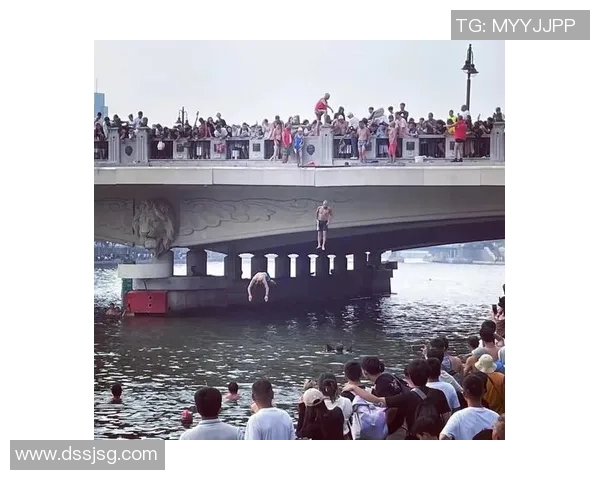 吓人！天津选手跳水严峻失误，几乎摔出泳池，山东队教练伸手维护